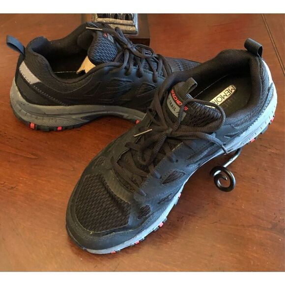 SKECHERS - M Sz 8.5 - NWOT Hillcrest Trail Trainer Lace-Up Sneakers in Black - Picture 5 of 16